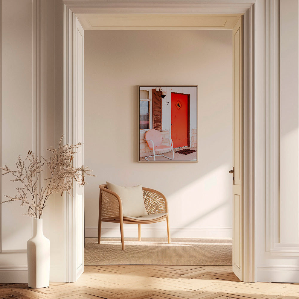 Fotografie motelu s červenými dveřmi a retro židlí – Canvas2