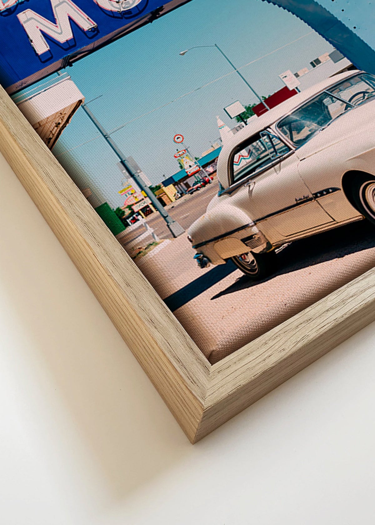 Vintage plakát motelu s klasickým autem – Canvas detail
