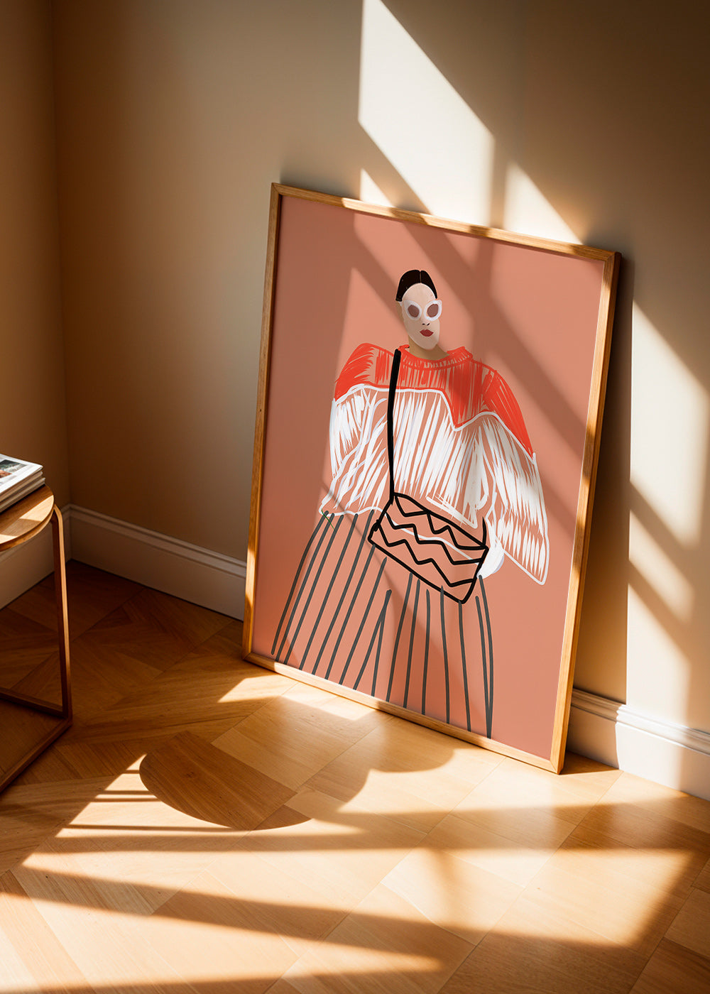Ilustrace ženy s korálovou kabelkou – Product1