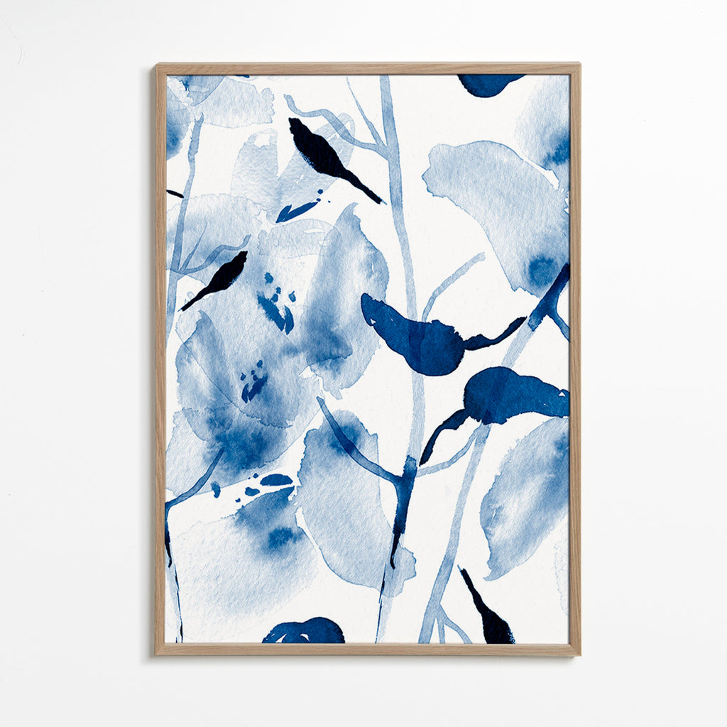 Lámina botánica en acuarela azul con aves – Oak Frame
