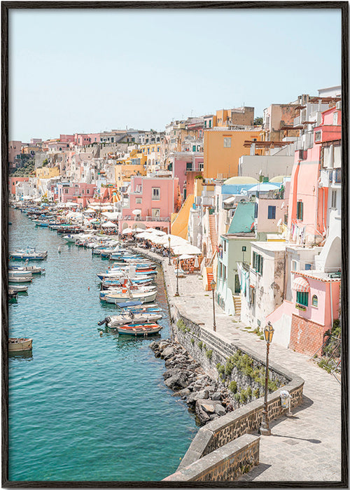 Cestovatelský plakát Procida přístav v pastelových barvách – Black Frame