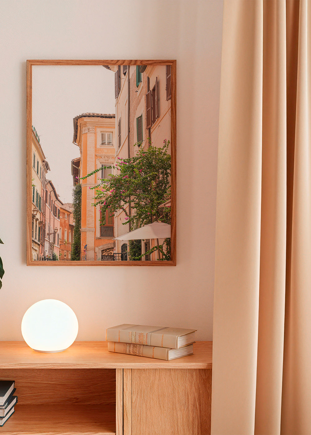 Obraz města: římská ulička s bougainvilleou – Product2