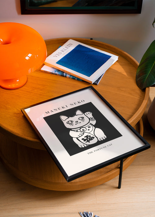 Manekineko - Framed poster in an interior