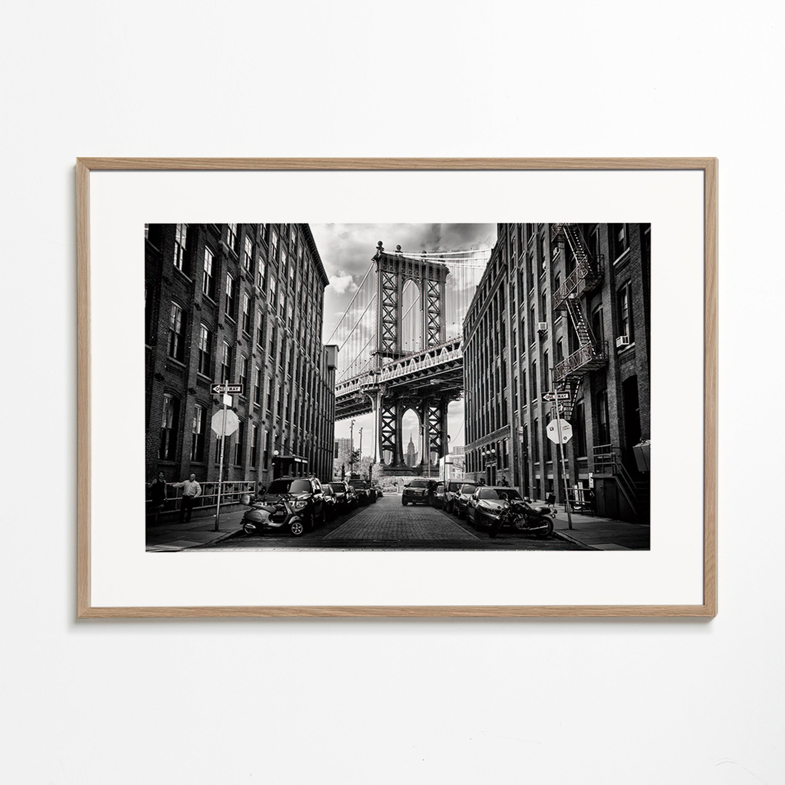 Obraz do kuchyně: Manhattanův most černobílý – Oak Frame