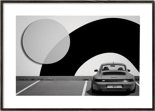 Fotografie Porsche 911 s geometrickým muralem – Black Frame
