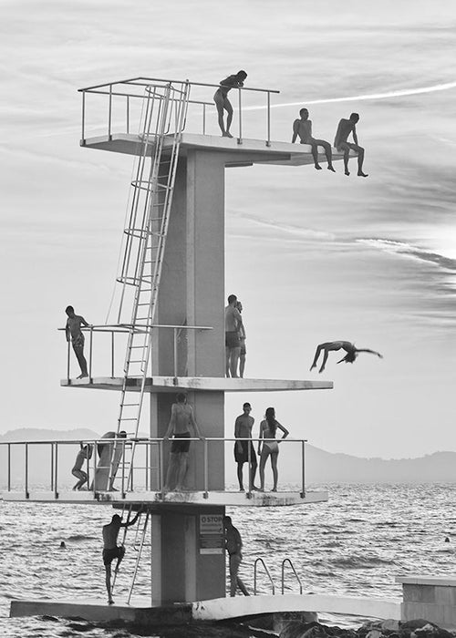 Fotografie skokanského můstku u moře