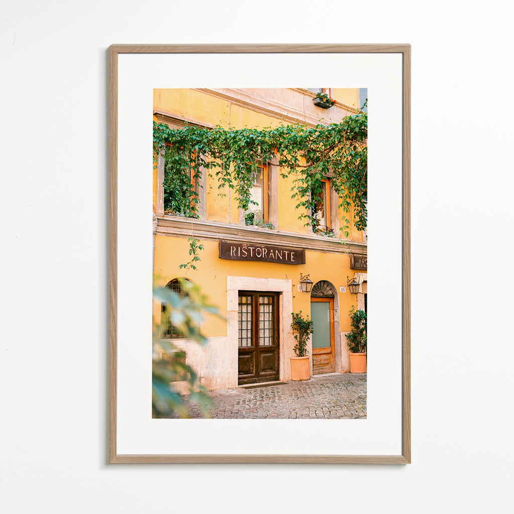 Obraz do kuchyně: fasáda ristorante v teplé žluté – Oak Frame