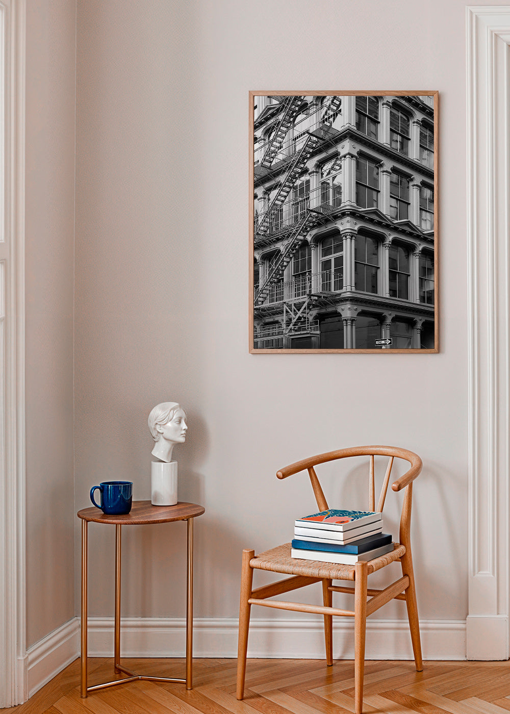 Fotografie městského rohu s protipožárními schody – Product1