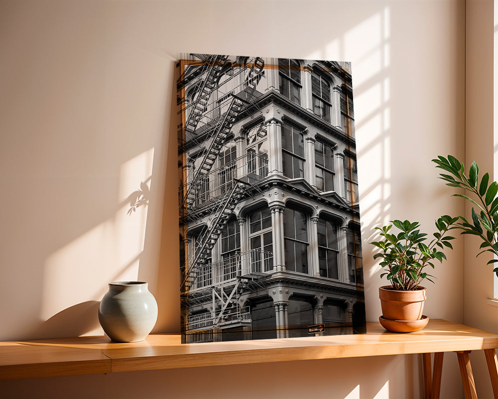 Fotografie městského rohu s protipožárními schody – Product3