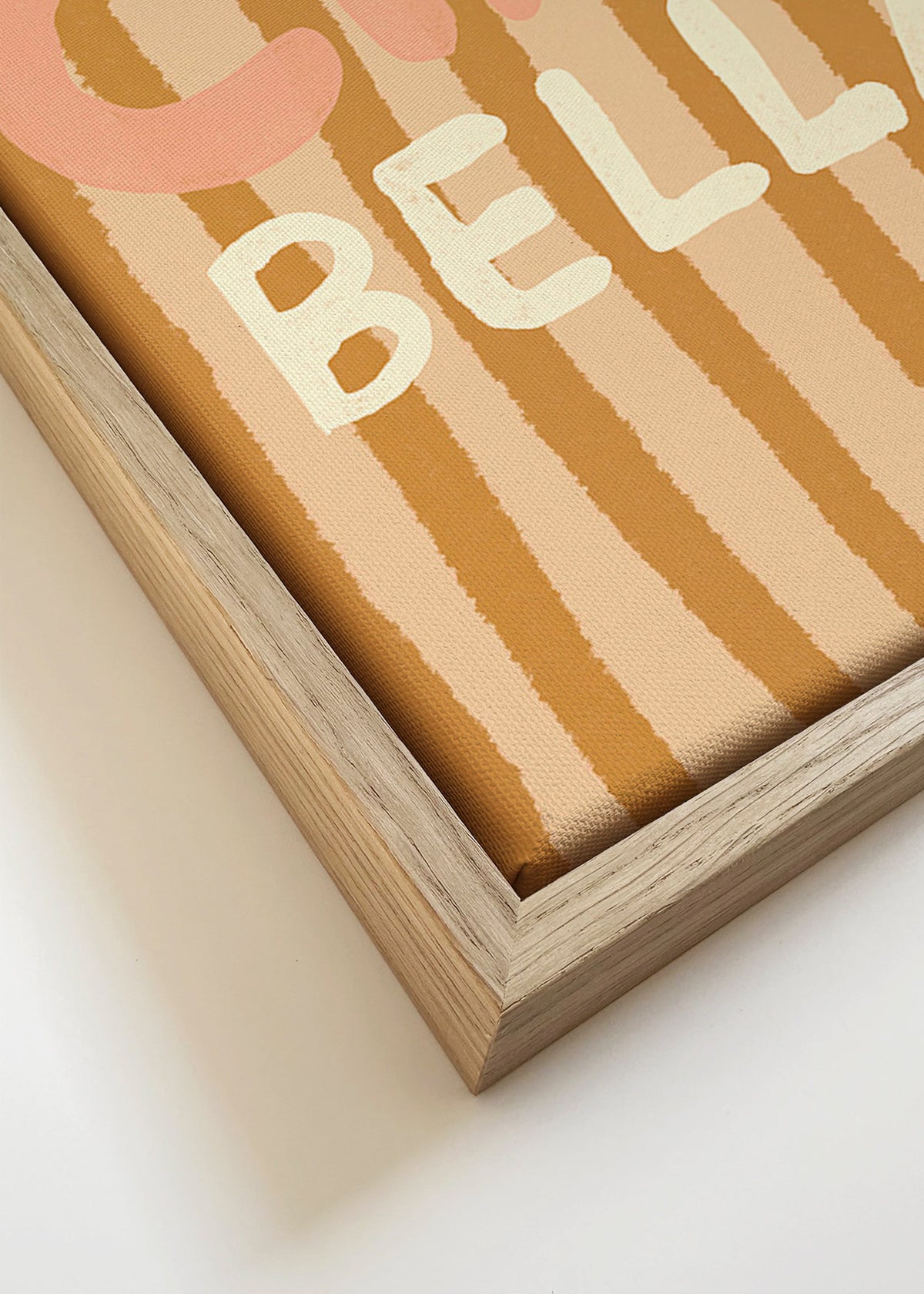 Ilustrace Ciao Bella s opraženými pruhy – Canvas detail