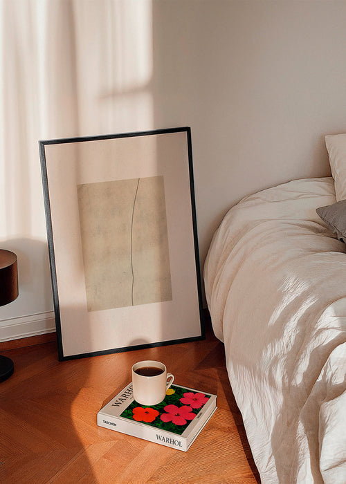 Minimalistický obraz s křivkou na béžové struktuře – Product1