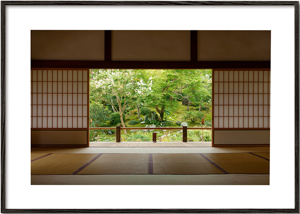 Relaxující design s výhledem na japonskou zahradu uvnitř – Black Frame