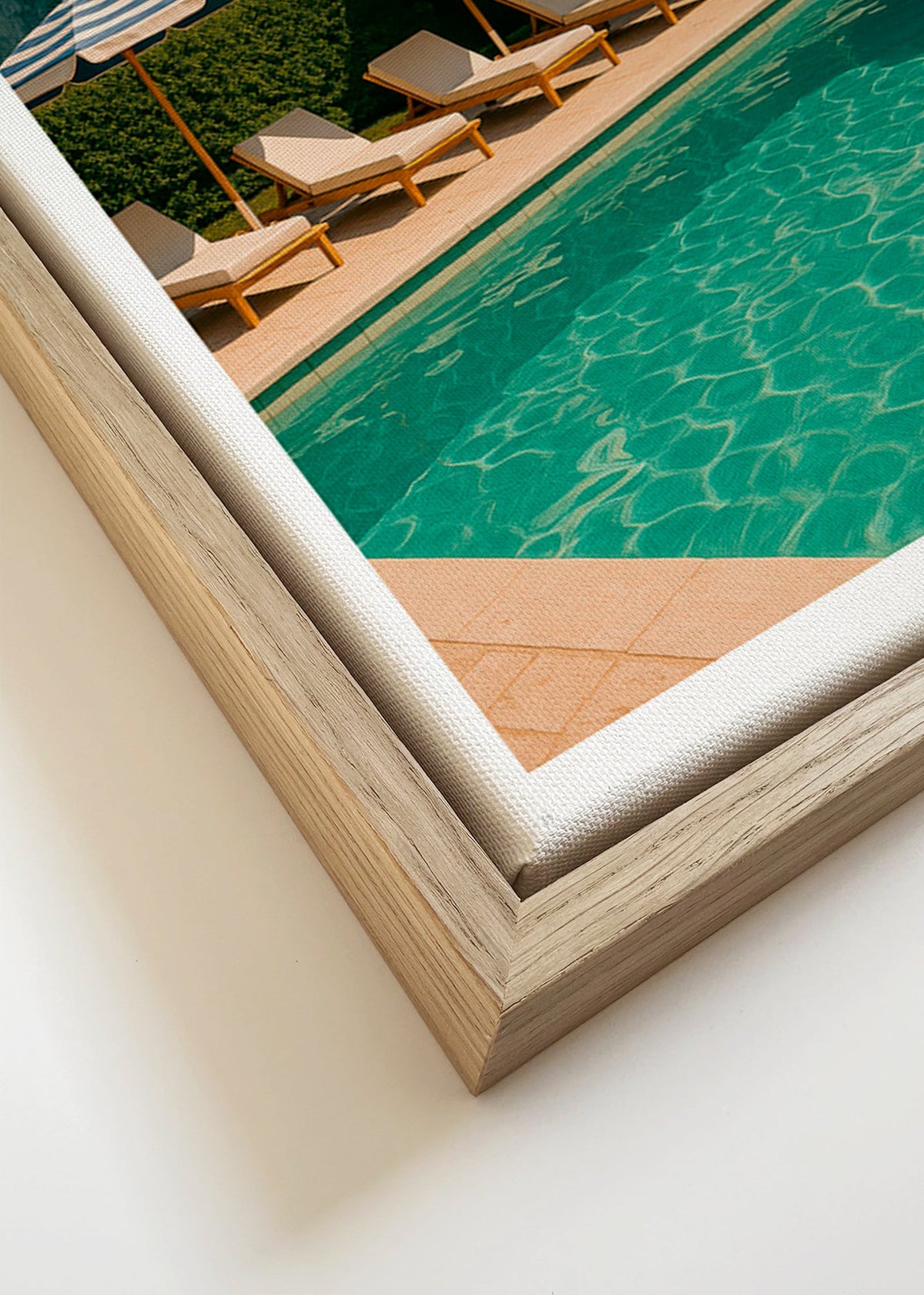 Fotografie bazénu s pruhovanými slunečníky – Canvas detail
