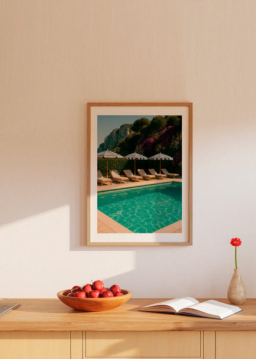 Fotografie bazénu s pruhovanými slunečníky – Product1
