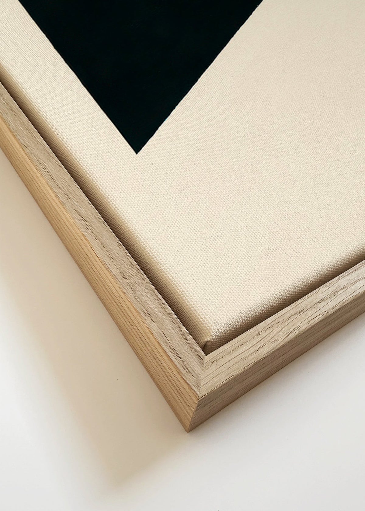 Minimalistický obraz s geometrickou vlajkou – Canvas detail