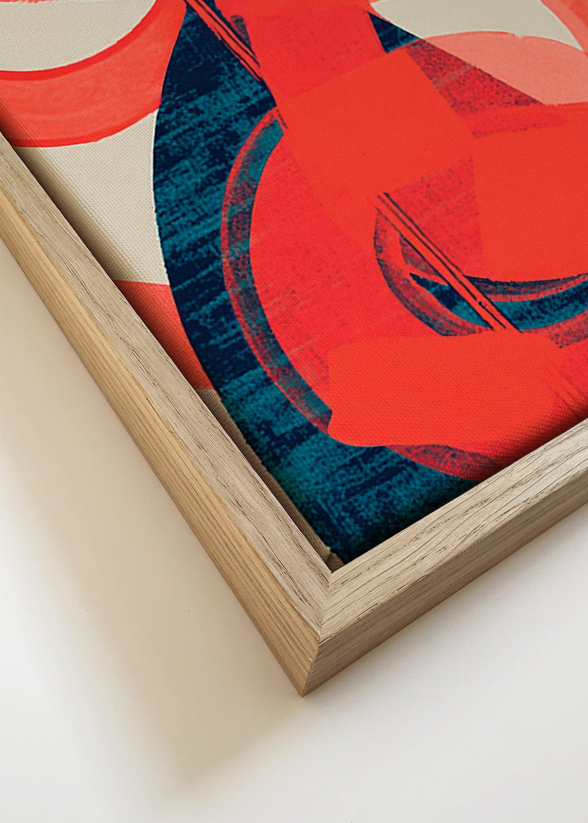 Abstraktní obraz s červenými víry a vertikálním gestem – Canvas detail