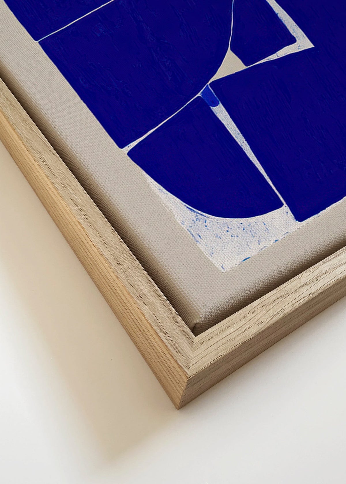 Abstraktní obraz s modrými organickými bloky – Canvas detail