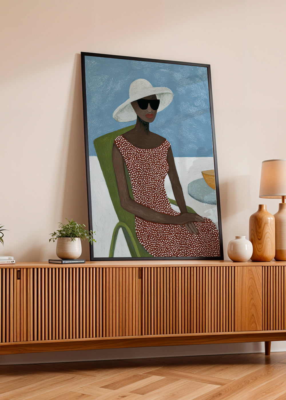 Ilustrace ženy s kloboukem na zelené židli – Product2