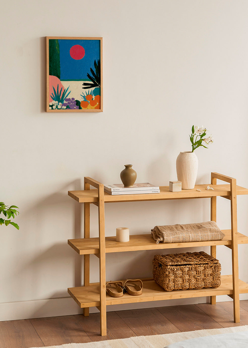 Botanický plakát s červeným měsícem a stylizovanou zahradou