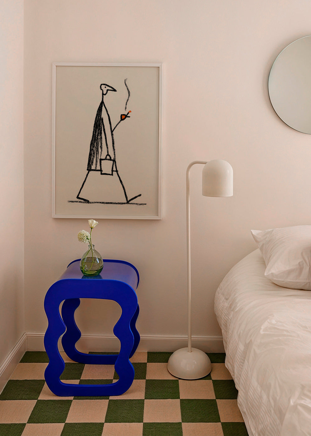 Minimalistická ilustrace kuřáka kráčející postavy