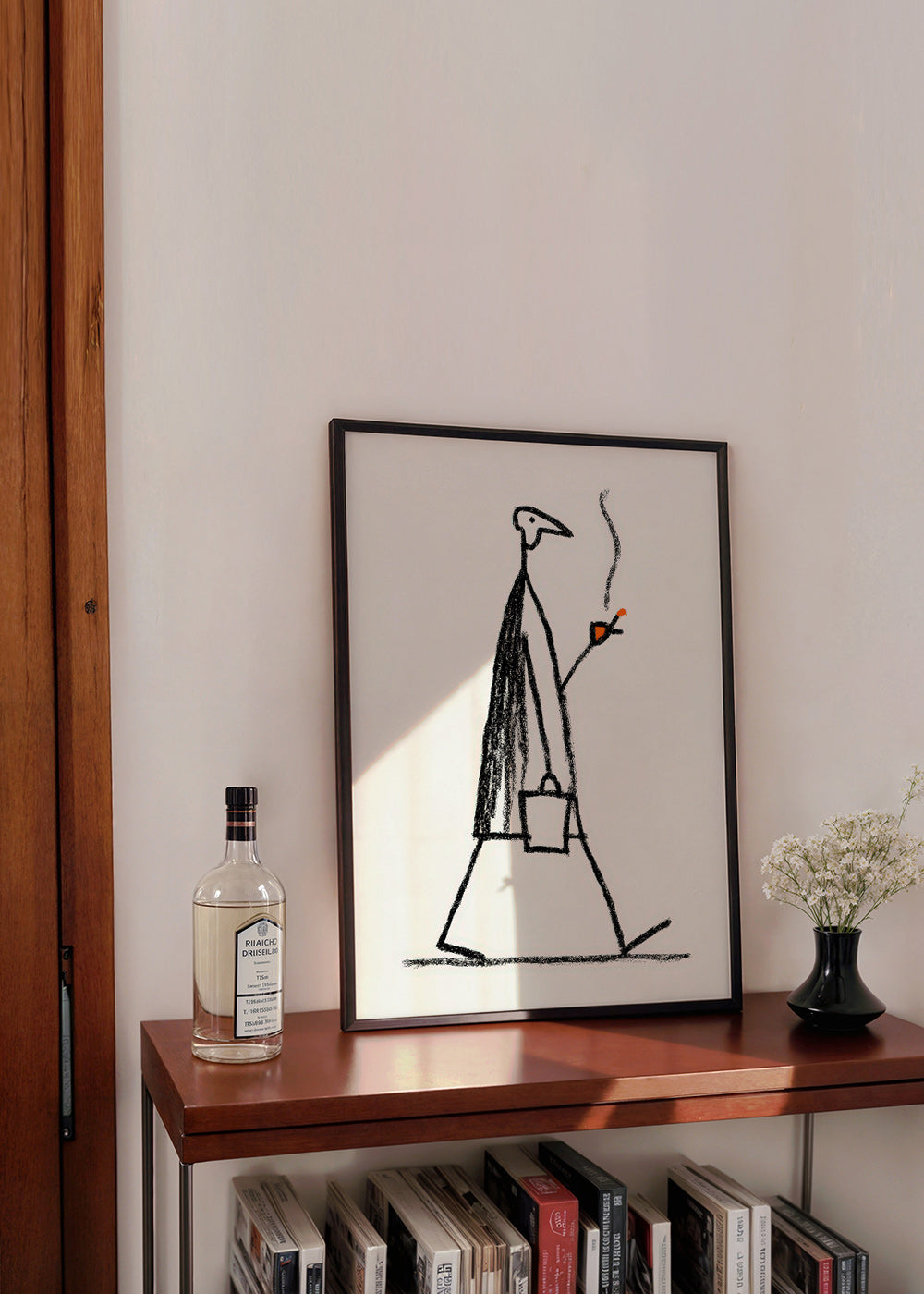 Minimalistická ilustrace kuřáka kráčející postavy