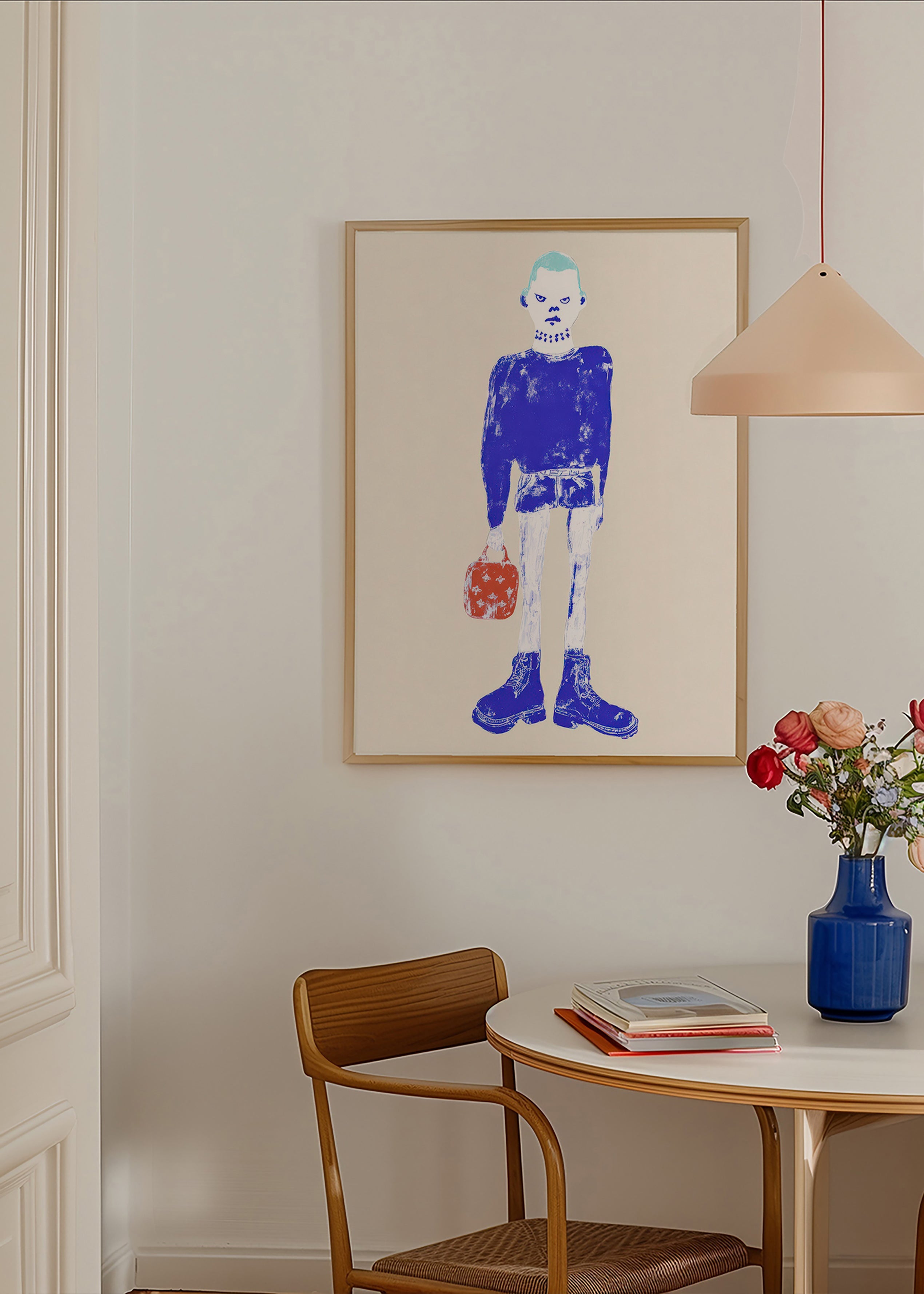 Ilustrace modré postavy s taškou