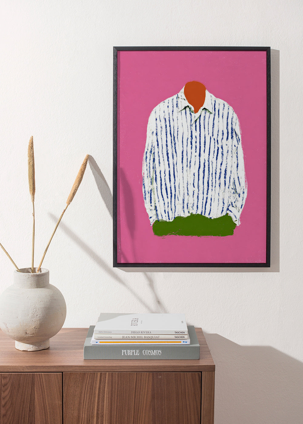 Ilustrace pruhované košile na růžovém pozadí