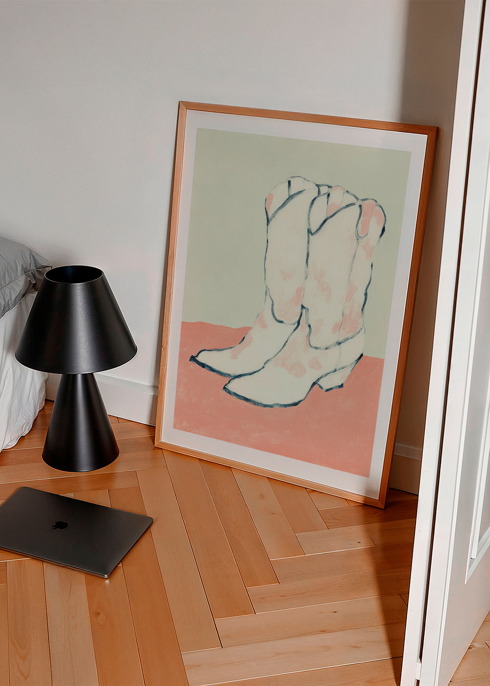 Ilustrace bílé boty na pastelovém pozadí