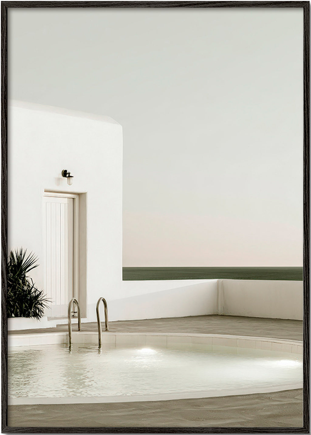 Fotografie minimalistického bazénu a bílé architektury