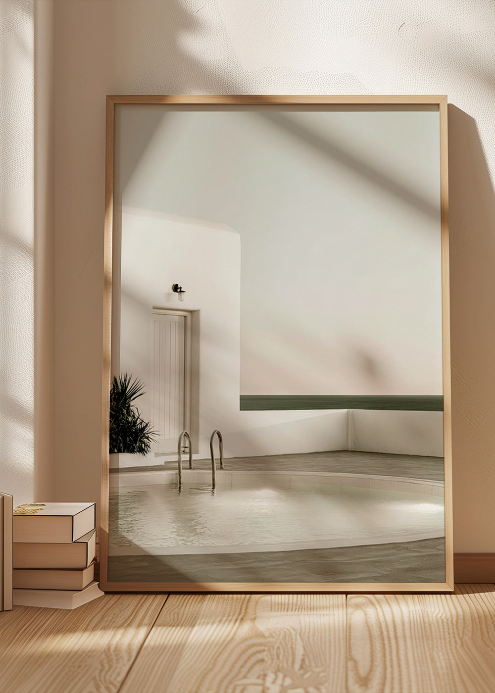 Fotografie minimalistického bazénu a bílé architektury