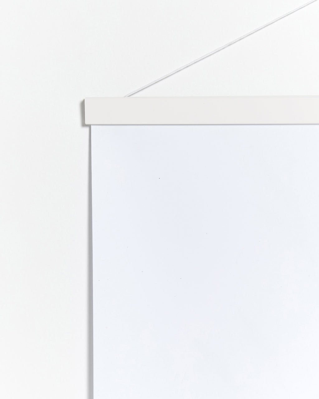 Colgador para póster de 40cm de madera y color blanco