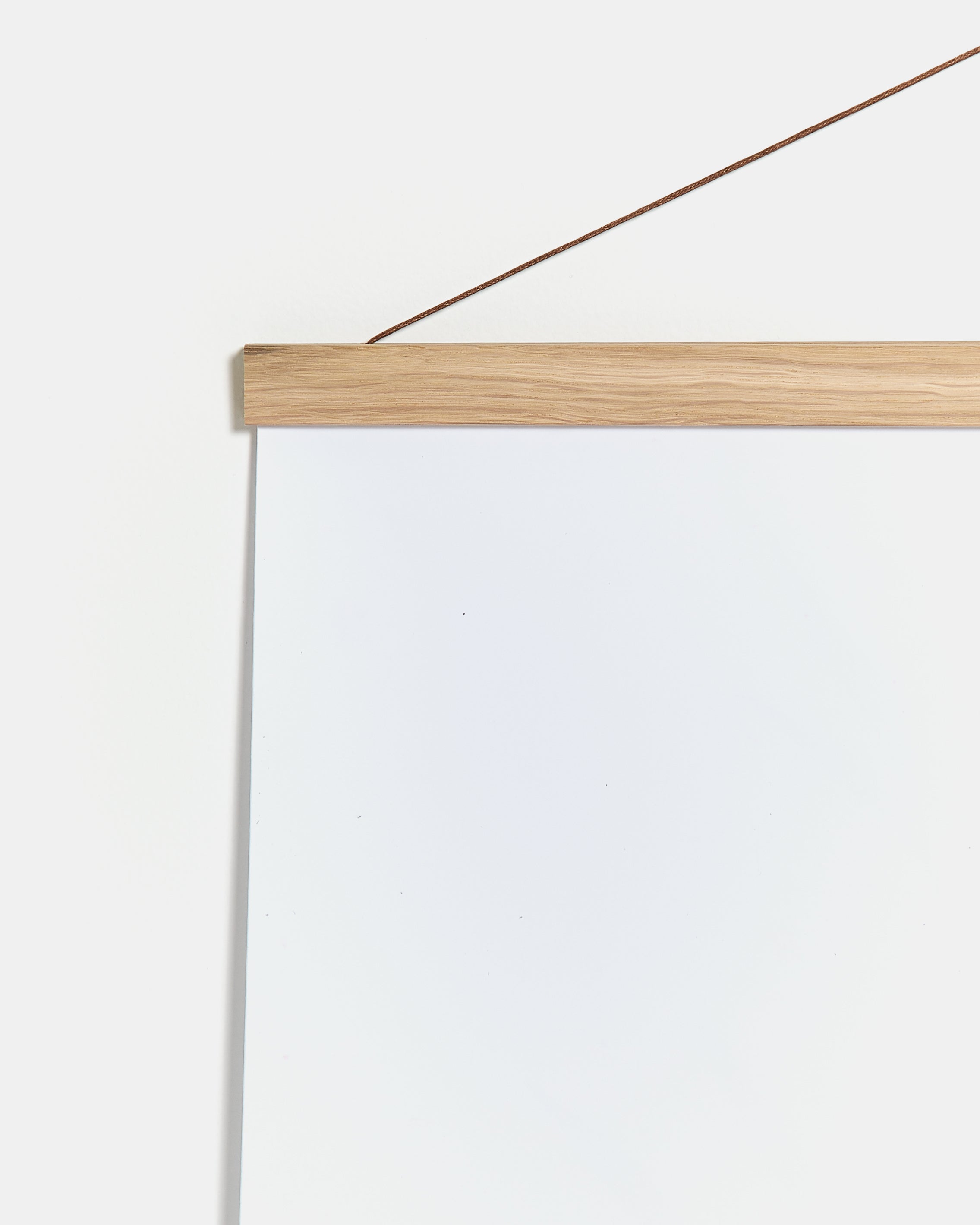 Colgador para póster de 60cm de madera y color roble